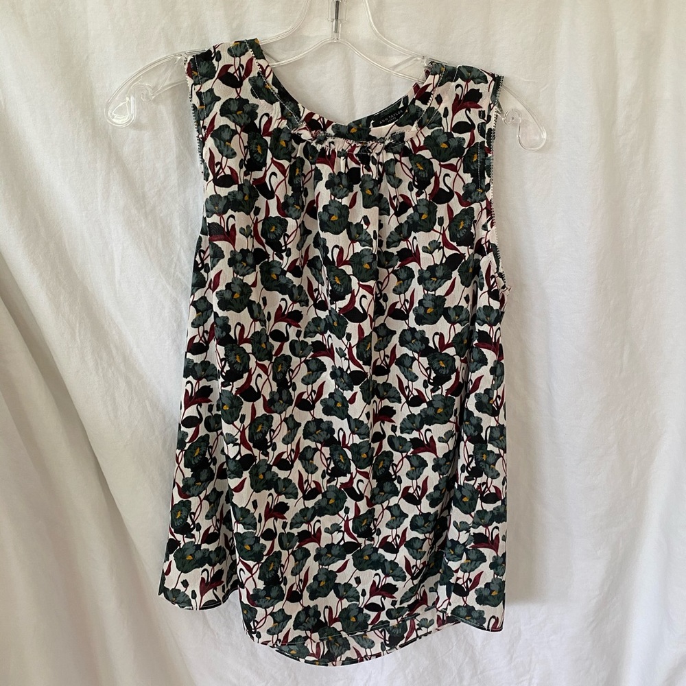 Women’s sleeveless blouse
